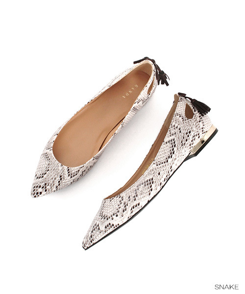 RANDA(ランダ)の「デザインカットフラットパンプス(パンプス・レディース・ブラック/ベージュ/イエロー/パイソン・23/24/22/22.5/23.5/25/25.5/24.5)」の1枚目の写真