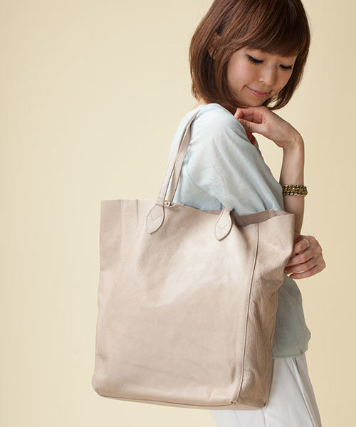 NANO universe（ナノユニバース）の「POPCORN/ポーチ付レザートート（トートバッグ・レディース・アイボリー/チョコ/ライトグレー/グレイッシュベージュ/グレー・FREE）」の2枚目の写真