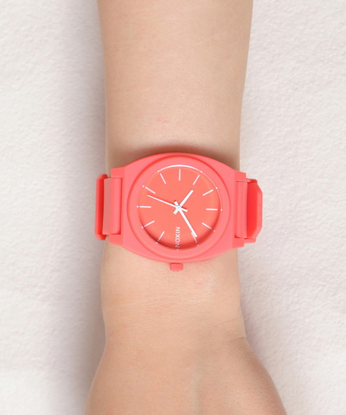NIXON(ニクソン)の「TIME TELLER P(アナログ腕時計・レディース・グレー/レッド系その他/ライトイエロー/ブルー系その他・FREE)」の4枚目の写真