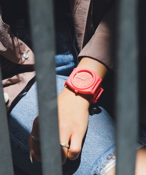 NIXON(ニクソン)の「TIME TELLER P(アナログ腕時計・レディース・グレー/レッド系その他/ライトイエロー/ブルー系その他・FREE)」の7枚目の写真
