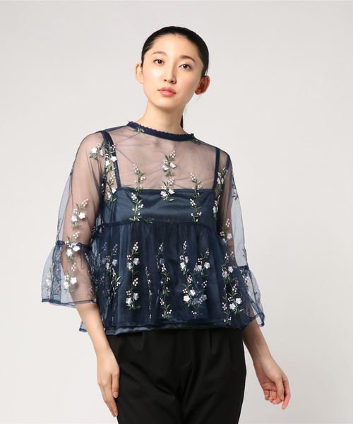 flower(フラワー)の「クオーツフラワーブラウス(シャツ/ブラウス・レディース・ネイビー/ピンクベージュ・フリ-)」の2枚目の写真
