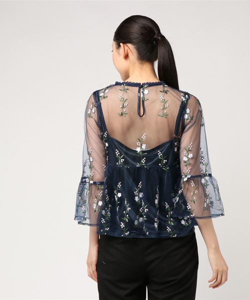 flower(フラワー)の「クオーツフラワーブラウス(シャツ/ブラウス・レディース・ネイビー/ピンクベージュ・フリ-)」の4枚目の写真