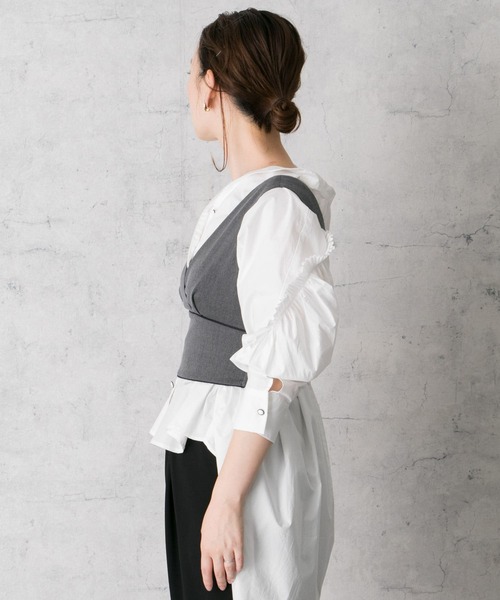 URBAN RESEARCH ROSSO WOMEN（アーバンリサーチ　ロッソ）の「Vネックビスチェ∴（ベスト・レディース・グレー/キャメル・FREE）」の13枚目の写真