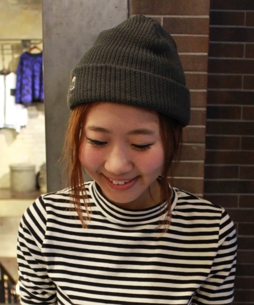 JOURNAL STANDARD（ジャーナルスタンダード）の「スタンダードビーニー #（ニットキャップ/ビーニー・メンズ・ブラック/グレー/カーキ/ネイビー/コバルトブルー/レッド/イエロー・FREE）」の4枚目の写真