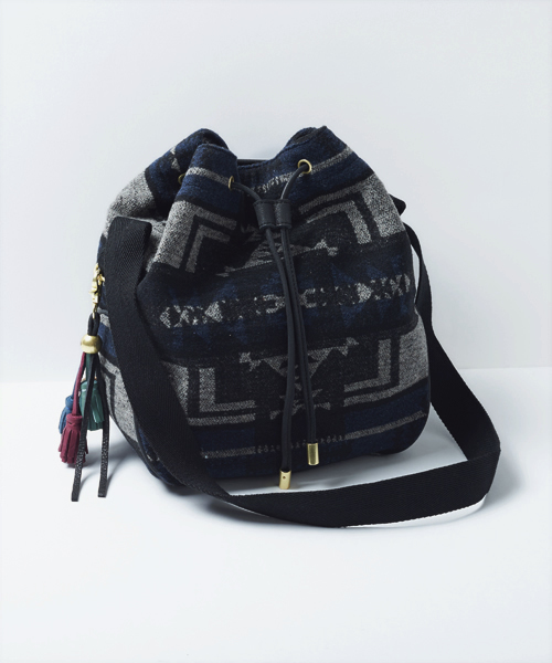 Another Edition（アナザーエディション）の「ae NTV SHLD（ショルダーバッグ・レディース・ネイビー/ライトピンク・ﾌﾘ-）」の2枚目の写真