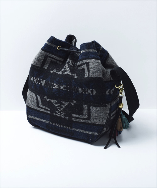 Another Edition（アナザーエディション）の「ae NTV SHLD（ショルダーバッグ・レディース・ネイビー/ライトピンク・ﾌﾘ-）」の12枚目の写真