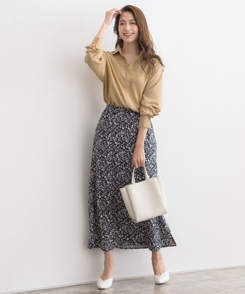 Pierrot（ピエロ）の「マットサテンシャツ（シャツ/ブラウス・レディース・ベージュ/ネイビー/ライトベージュ・M/L）」の19枚目の写真