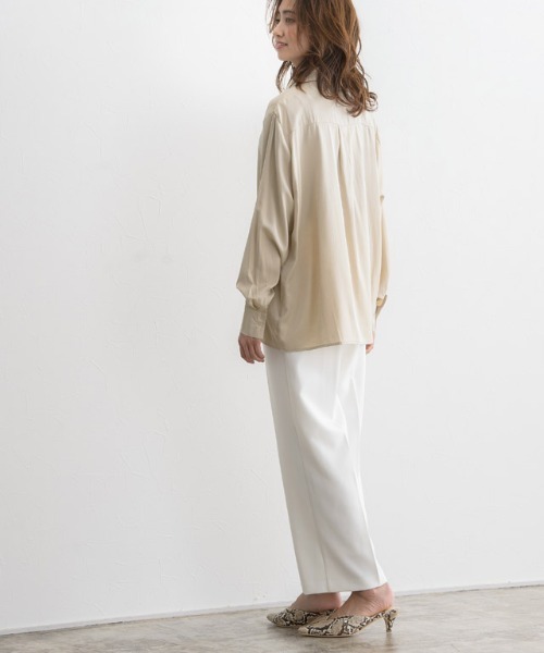 Pierrot（ピエロ）の「マットサテンシャツ（シャツ/ブラウス・レディース・ベージュ/ネイビー/ライトベージュ・M/L）」の10枚目の写真