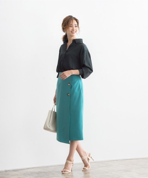 Pierrot（ピエロ）の「マットサテンシャツ（シャツ/ブラウス・レディース・ベージュ/ネイビー/ライトベージュ・M/L）」の9枚目の写真