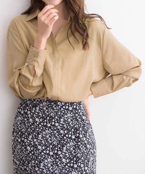 Pierrot（ピエロ）の「マットサテンシャツ（シャツ/ブラウス・レディース・ベージュ/ネイビー/ライトベージュ・M/L）」の5枚目の写真