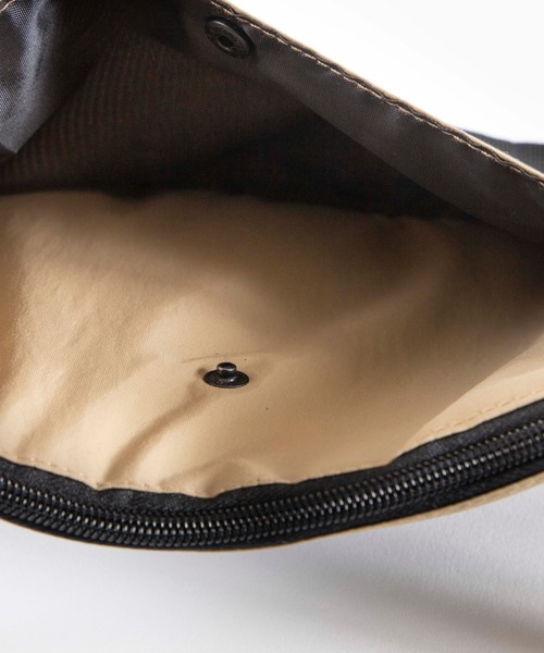 PEN FIELD(ペンフィールド)の「∴WEGO/PENFIELD 別注サコッシュ(ショルダーバッグ・メンズ・ベージュ/ブラック・FREE)」の7枚目の写真