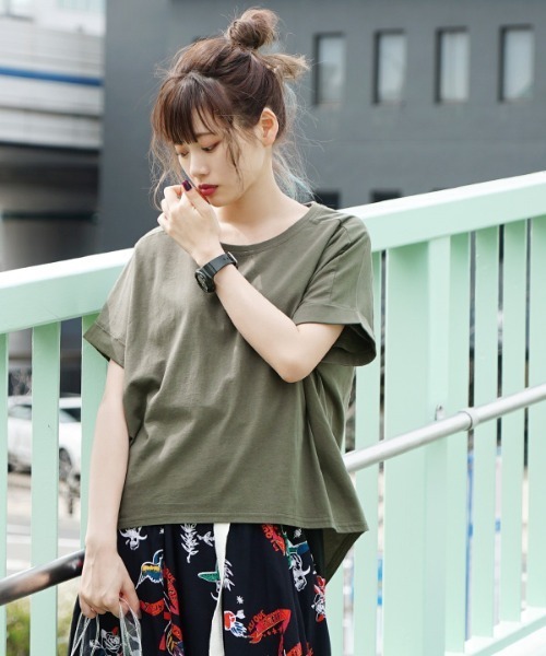 zootie（ズーティー）の「【汗が染みない ゆったりTシャツ】 汗しみない Tシャツ［ワイドシルエット］ 汗染み防止（Tシャツ/カットソー・レディース・ラベンダー/ブラック/グレイッシュブルー/カーキ/キャメル/パープル/ネイビー/ライトブルー/杢グレー/ロイヤルブルー/フューシャピンク/オフホワイト/ライトカーキ/グレイッシュベージュ/ブラウン/オレンジ系その他/オレンジ系その他2/モカ/ダークグリーン/アイボリー/パープル系その他/ブルー系その他2/ダークブラウン/イエロー系その他/レッド系その他/ミント・M-L）」の11枚目の写真