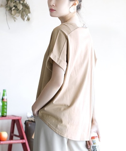 zootie（ズーティー）の「【汗が染みない ゆったりTシャツ】 汗しみない Tシャツ［ワイドシルエット］ 汗染み防止（Tシャツ/カットソー・レディース・ラベンダー/ブラック/グレイッシュブルー/カーキ/キャメル/パープル/ネイビー/ライトブルー/杢グレー/ロイヤルブルー/フューシャピンク/オフホワイト/ライトカーキ/グレイッシュベージュ/ブラウン/オレンジ系その他/オレンジ系その他2/モカ/ダークグリーン/アイボリー/パープル系その他/ブルー系その他2/ダークブラウン/イエロー系その他/レッド系その他/ミント・M-L）」の9枚目の写真