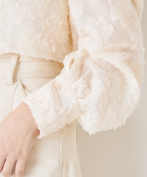 Chico(チコ)の「フロッキー花柄パワショルブラウス(シャツ/ブラウス・レディース・ブラック/ライトベージュ/ミント・FREE)」の17枚目の写真