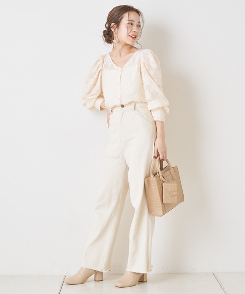 Chico(チコ)の「フロッキー花柄パワショルブラウス(シャツ/ブラウス・レディース・ブラック/ライトベージュ/ミント・FREE)」の5枚目の写真