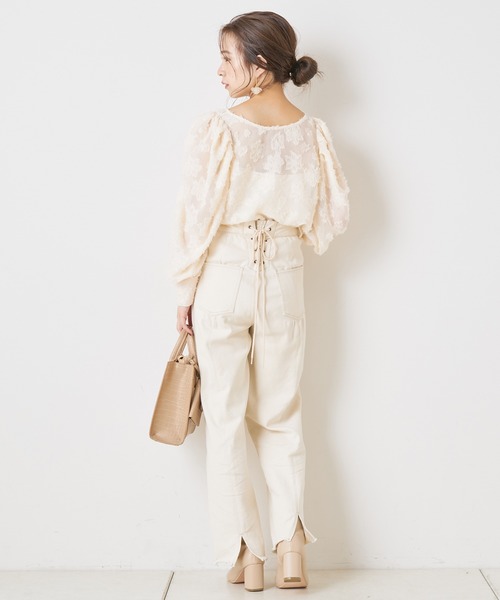 Chico(チコ)の「フロッキー花柄パワショルブラウス(シャツ/ブラウス・レディース・ブラック/ライトベージュ/ミント・FREE)」の7枚目の写真