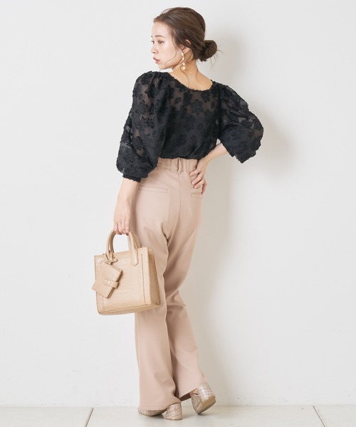 Chico(チコ)の「フロッキー花柄パワショルブラウス(シャツ/ブラウス・レディース・ブラック/ライトベージュ/ミント・FREE)」の11枚目の写真