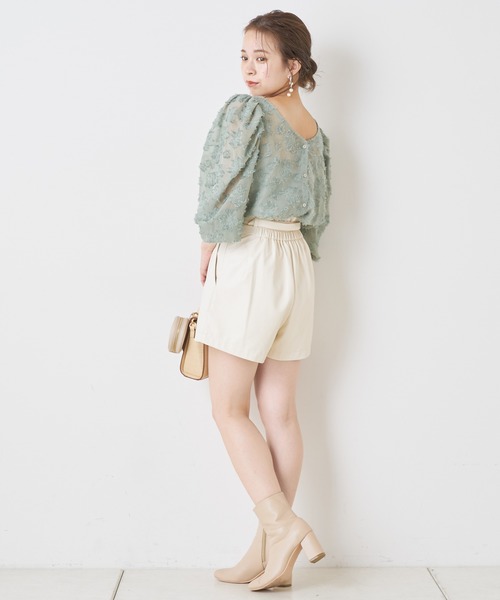 Chico(チコ)の「フロッキー花柄パワショルブラウス(シャツ/ブラウス・レディース・ブラック/ライトベージュ/ミント・FREE)」の8枚目の写真