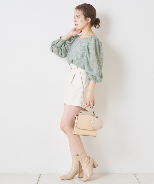 Chico(チコ)の「フロッキー花柄パワショルブラウス(シャツ/ブラウス・レディース・ブラック/ライトベージュ/ミント・FREE)」の9枚目の写真