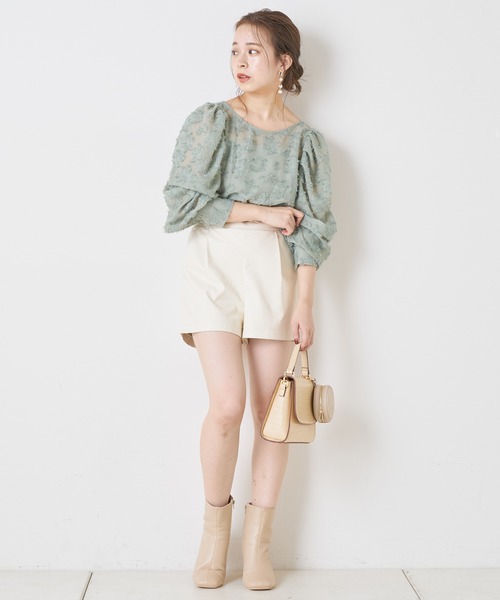 Chico(チコ)の「フロッキー花柄パワショルブラウス(シャツ/ブラウス・レディース・ブラック/ライトベージュ/ミント・FREE)」の10枚目の写真