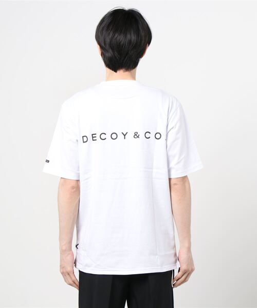 DECOY＆CO.（デコイアンドシーオー）の「デコイアンドシーオー D-DUCK LOGO IN CHEST Tシャツ（Tシャツ/カットソー・メンズ・ホワイト/ブラック/ホワイト系その他・LARGE/MEDIUM/X-LARGE）」の5枚目の写真
