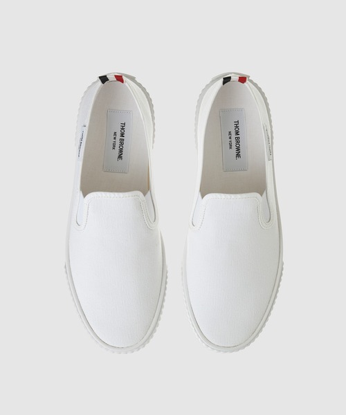 THOM BROWNE(トムブラウン)の「SLIP-ON HERITAGE TRAINER IN CANVAS(スニーカー・メンズ・ホワイト/ネイビー・8.5/9.5/7.5)」の6枚目の写真