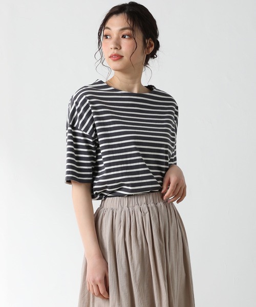 Honeys(ハニーズ)の「ゆるボーダーTシャツ(Tシャツ/カットソー・レディース・ホワイト×グリーン/ホワイト系その他/ベージュ系その他/ホワイト×ネイビー/グレー系その他/ホワイト×ブルー/ホワイト系その他2・L/S/LL/M)」の6枚目の写真