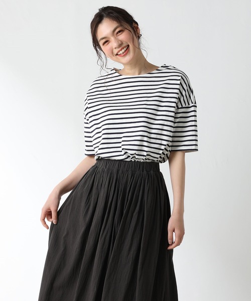 Honeys(ハニーズ)の「ゆるボーダーTシャツ(Tシャツ/カットソー・レディース・ホワイト×グリーン/ホワイト系その他/ベージュ系その他/ホワイト×ネイビー/グレー系その他/ホワイト×ブルー/ホワイト系その他2・L/S/LL/M)」の4枚目の写真