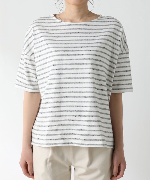 Honeys(ハニーズ)の「ゆるボーダーTシャツ(Tシャツ/カットソー・レディース・ホワイト×グリーン/ホワイト系その他/ベージュ系その他/ホワイト×ネイビー/グレー系その他/ホワイト×ブルー/ホワイト系その他2・L/S/LL/M)」の15枚目の写真