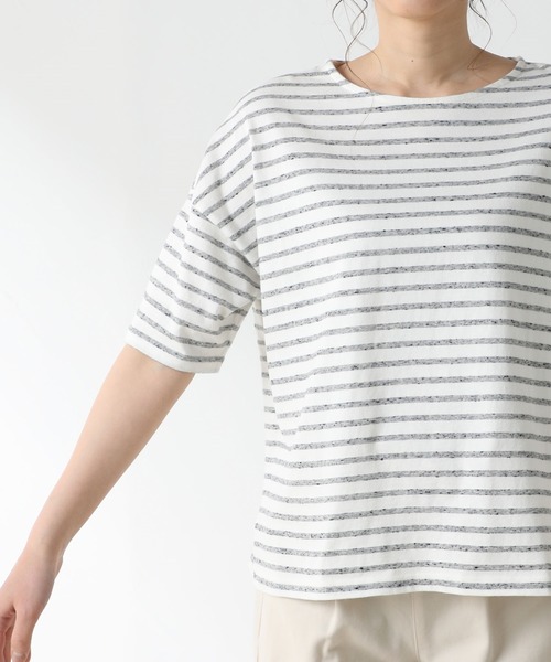 Honeys(ハニーズ)の「ゆるボーダーTシャツ(Tシャツ/カットソー・レディース・ホワイト×グリーン/ホワイト系その他/ベージュ系その他/ホワイト×ネイビー/グレー系その他/ホワイト×ブルー/ホワイト系その他2・L/S/LL/M)」の9枚目の写真