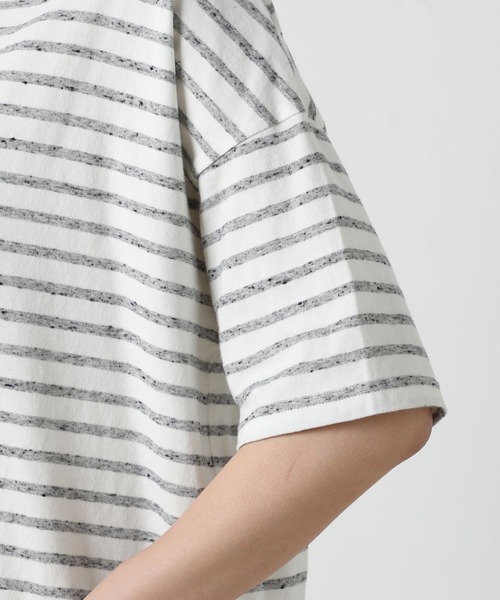 Honeys(ハニーズ)の「ゆるボーダーTシャツ(Tシャツ/カットソー・レディース・ホワイト×グリーン/ホワイト系その他/ベージュ系その他/ホワイト×ネイビー/グレー系その他/ホワイト×ブルー/ホワイト系その他2・L/S/LL/M)」の21枚目の写真