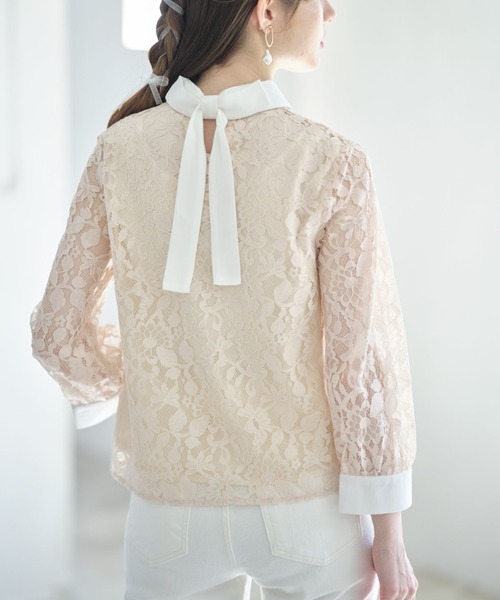 tocco closet(トッコ クローゼット)の「パール釦バックリボンフラワーレースブラウス(シャツ/ブラウス・レディース・オフホワイト/ベージュ・M)」の1枚目の写真