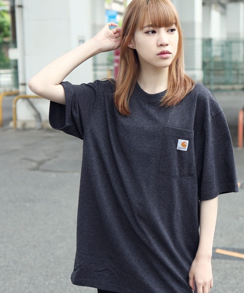 Carhartt(カーハート)の「carhartt/カーハート Workwear ビッグシルエット ポケット半袖 ロゴ Tシャツ ワッペン トップス(Tシャツ/カットソー・メンズ・エメラルドブルー/ブラック/ダークブラウン/ベージュ/ネイビー/グリーン/ヘザーグレー/バーガンディー/ヘザーチャコール/コバルトブルー/グレイッシュブルー/グリーン系その他/ブラウン系その他/ピンク系その他/オレンジ系その他/ピンク系その他2/グリーン系その他2/レッド系その他/ブルー系その他2/ブルー系その他/グリーン系その他3/ホワイト/ブルー系その他3/レッド系その他2/ブルー系その他4/イエロー系その他/グリーン系その他4/ライトイエロー/オレンジ/グリーン系その他5/イエロー系その他2/ブルー系その他5/テラコッタ/ブルー系その他6/オレンジ系その他2/レッド系その他3・MEDIUM/LARGE/X-LARGE/XX-LARGE/SMALL/XXX-LARGE)」の4枚目の写真