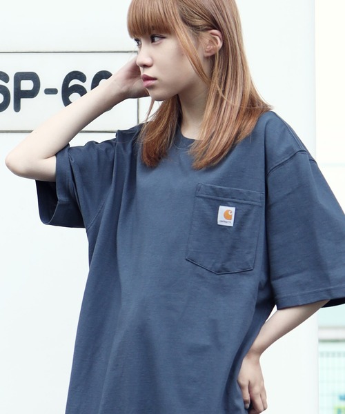 Carhartt(カーハート)の「carhartt/カーハート Workwear ビッグシルエット ポケット半袖 ロゴ Tシャツ ワッペン トップス(Tシャツ/カットソー・メンズ・エメラルドブルー/ブラック/ダークブラウン/ベージュ/ネイビー/グリーン/ヘザーグレー/バーガンディー/ヘザーチャコール/コバルトブルー/グレイッシュブルー/グリーン系その他/ブラウン系その他/ピンク系その他/オレンジ系その他/ピンク系その他2/グリーン系その他2/レッド系その他/ブルー系その他2/ブルー系その他/グリーン系その他3/ホワイト/ブルー系その他3/レッド系その他2/ブルー系その他4/イエロー系その他/グリーン系その他4/ライトイエロー/オレンジ/グリーン系その他5/イエロー系その他2/ブルー系その他5/テラコッタ/ブルー系その他6/オレンジ系その他2/レッド系その他3・MEDIUM/LARGE/X-LARGE/XX-LARGE/SMALL/XXX-LARGE)」の19枚目の写真