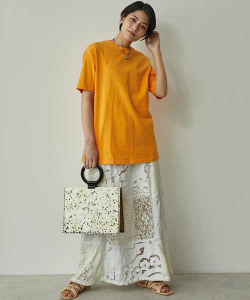 ECRIRE(エクリール)の「クルーネックTシャツ(Tシャツ/カットソー・レディース・ベージュ/オフホワイト/オレンジ・フリー)」の10枚目の写真