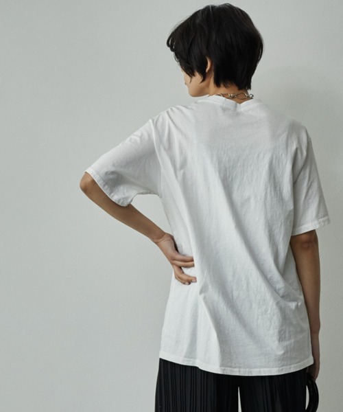ECRIRE(エクリール)の「クルーネックTシャツ(Tシャツ/カットソー・レディース・ベージュ/オフホワイト/オレンジ・フリー)」の8枚目の写真