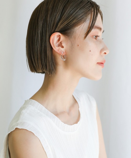 select MOCA(セレクトモカ)の「2021 SS ウェーブフープクリアピアス(ピアス(両耳用)・レディース・ピンク/ライトブラウン・FREE)」の3枚目の写真