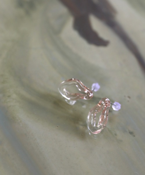 select MOCA(セレクトモカ)の「2021 SS ウェーブフープクリアピアス(ピアス(両耳用)・レディース・ピンク/ライトブラウン・FREE)」の7枚目の写真