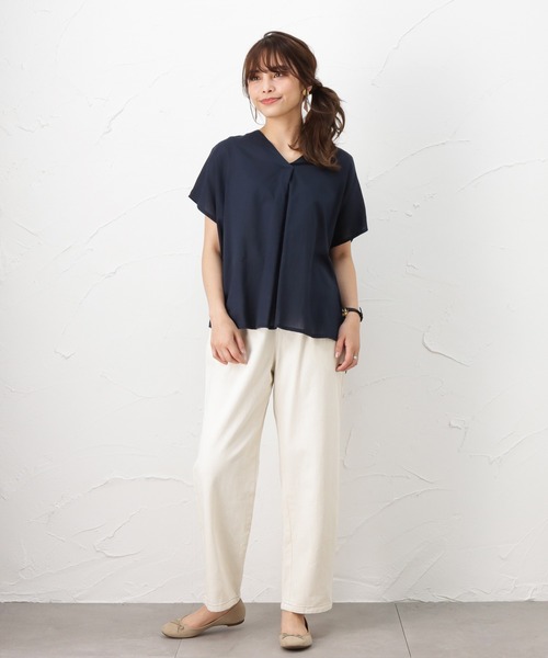 NAVY（ネイビー）の「インド綿を使用したワイドシルエットなVネックブラウス（シャツ/ブラウス・レディース・ホワイト/ベージュ/ネイビー・フリー）」の3枚目の写真