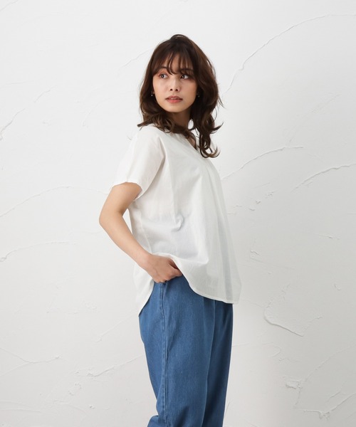 NAVY（ネイビー）の「インド綿を使用したワイドシルエットなVネックブラウス（シャツ/ブラウス・レディース・ホワイト/ベージュ/ネイビー・フリー）」の4枚目の写真