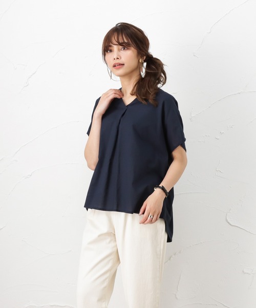 NAVY（ネイビー）の「インド綿を使用したワイドシルエットなVネックブラウス（シャツ/ブラウス・レディース・ホワイト/ベージュ/ネイビー・フリー）」の17枚目の写真