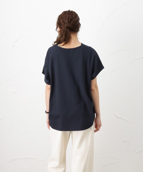 NAVY（ネイビー）の「インド綿を使用したワイドシルエットなVネックブラウス（シャツ/ブラウス・レディース・ホワイト/ベージュ/ネイビー・フリー）」の14枚目の写真