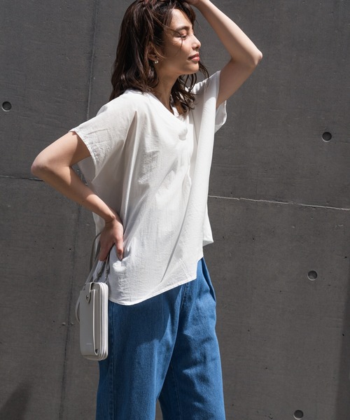 NAVY（ネイビー）の「インド綿を使用したワイドシルエットなVネックブラウス（シャツ/ブラウス・レディース・ホワイト/ベージュ/ネイビー・フリー）」の15枚目の写真