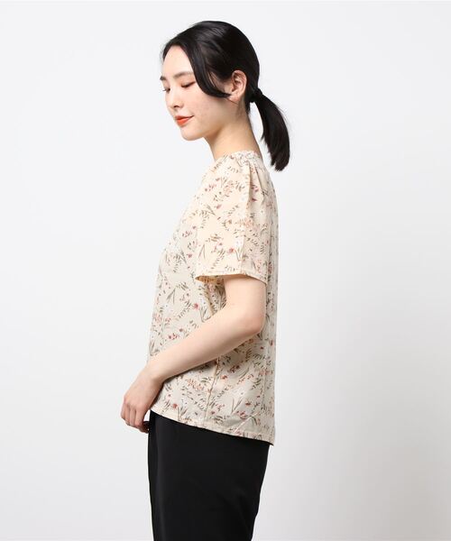 BLUEEAST（ブルーイースト）の「花柄パフスリーブブラウス（シャツ/ブラウス・レディース・ベージュ/ブラック・MEDIUM）」の4枚目の写真