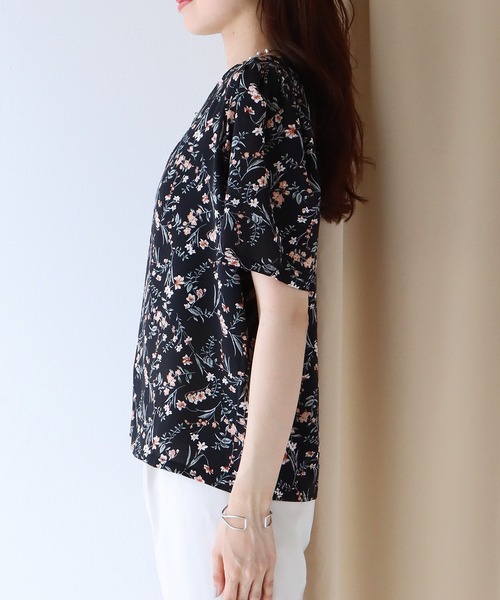 BLUEEAST（ブルーイースト）の「花柄パフスリーブブラウス（シャツ/ブラウス・レディース・ベージュ/ブラック・MEDIUM）」の11枚目の写真