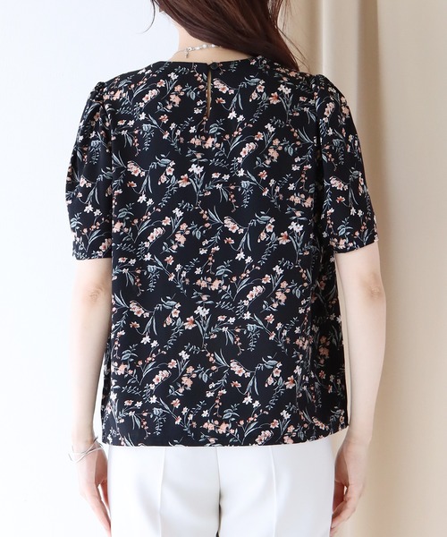 BLUEEAST（ブルーイースト）の「花柄パフスリーブブラウス（シャツ/ブラウス・レディース・ベージュ/ブラック・MEDIUM）」の10枚目の写真