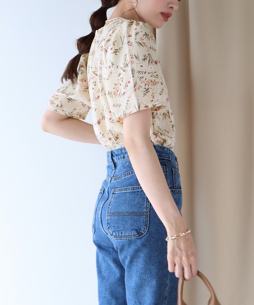 BLUEEAST（ブルーイースト）の「花柄パフスリーブブラウス（シャツ/ブラウス・レディース・ベージュ/ブラック・MEDIUM）」の18枚目の写真