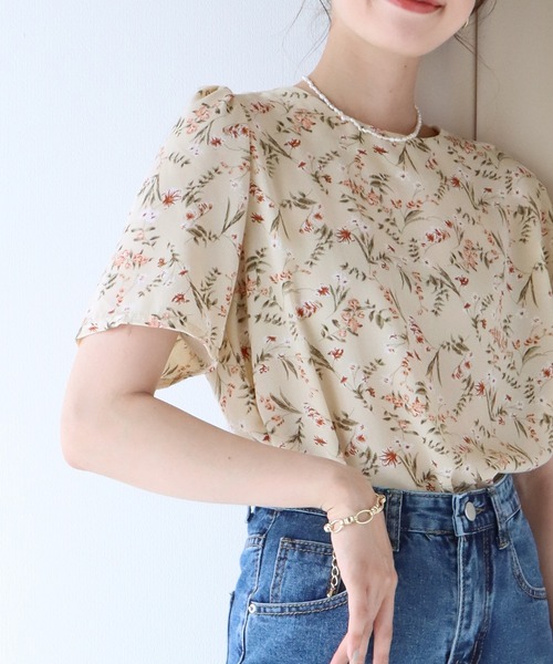 BLUEEAST（ブルーイースト）の「花柄パフスリーブブラウス（シャツ/ブラウス・レディース・ベージュ/ブラック・MEDIUM）」の17枚目の写真