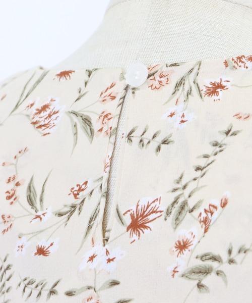 BLUEEAST（ブルーイースト）の「花柄パフスリーブブラウス（シャツ/ブラウス・レディース・ベージュ/ブラック・MEDIUM）」の5枚目の写真