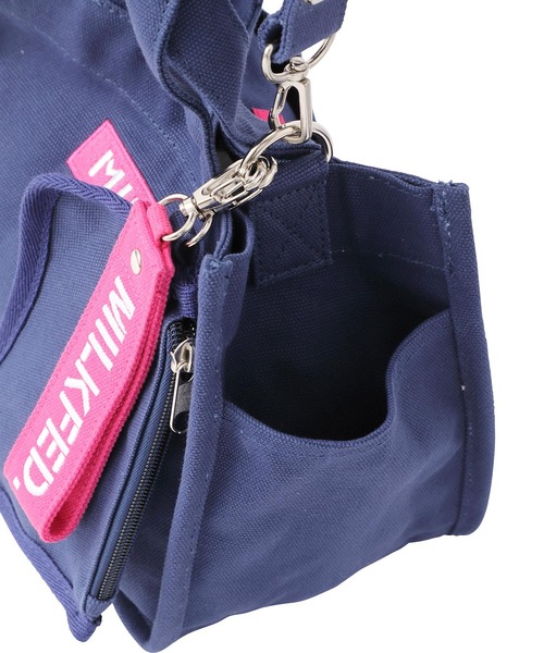 MILKFED.(ミルクフェド)の「EMBROIDERED BAR MINI SHOULDER BAG W/STRAP /ミニショルダーバッグ(ショルダーバッグ・レディース・ピンク/ホワイト/ライトピンク/ベージュ/ブラック/レッド/ネイビー・ONE SIZE)」の20枚目の写真